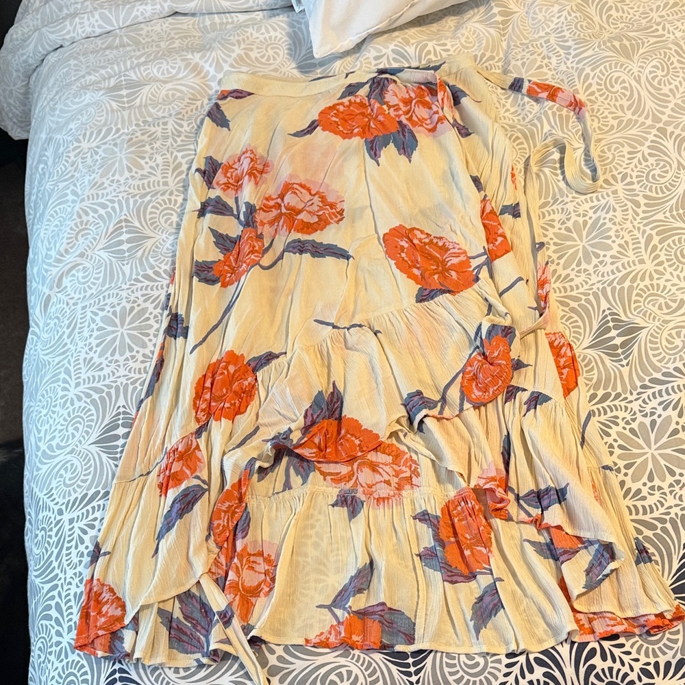 Billabong Cream and Lavender Floral Wrap Midi Skirt